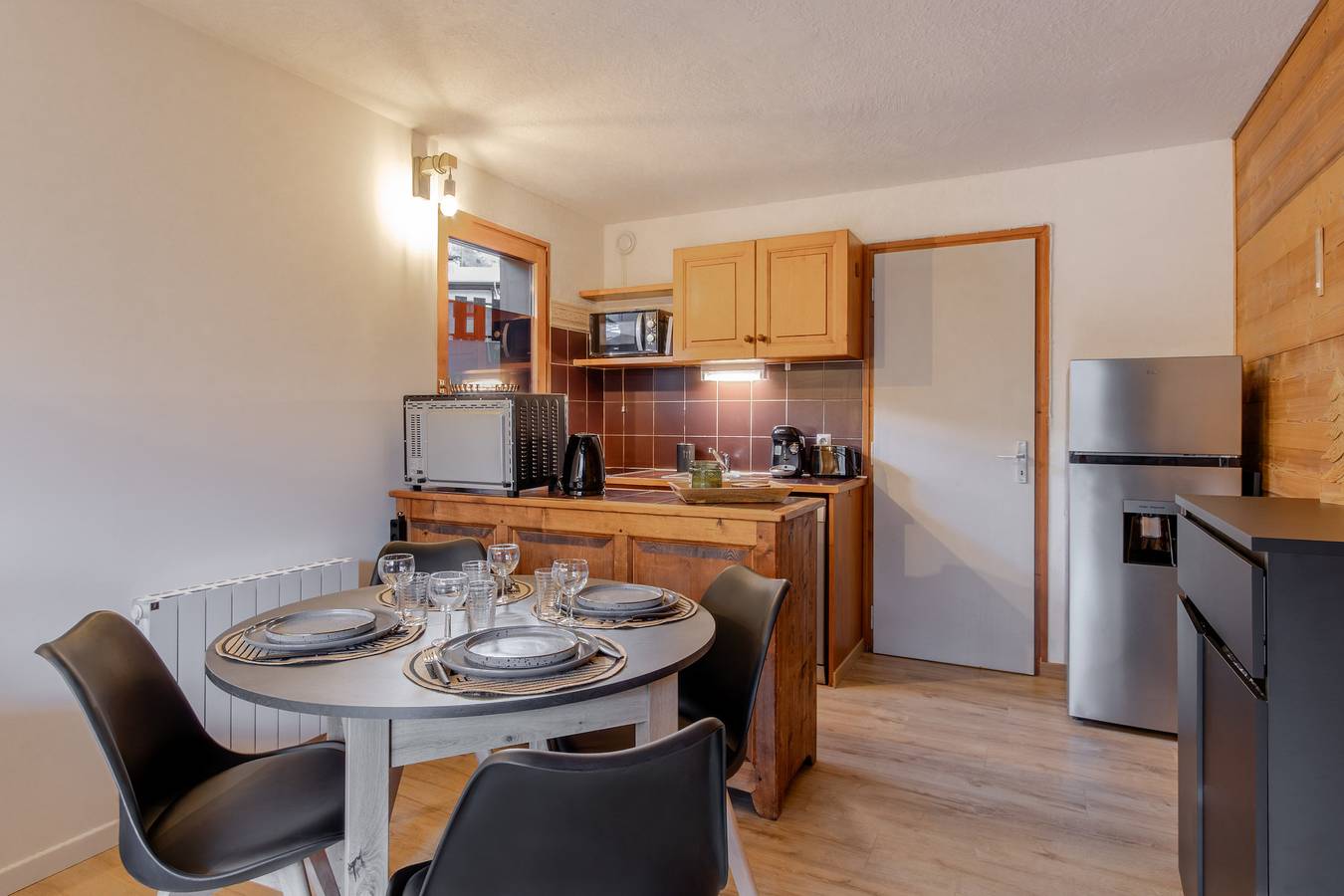 Studio entier, Le Cocon du Prarion – Ski, vue & jardin in Les Houches, Massif du Mont-Blanc