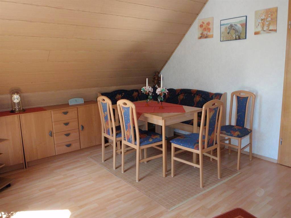 Ganze Ferienwohnung, 4-Bett-Ferienwohnung mit Balkon in Üxheim, Vulkaneifel
