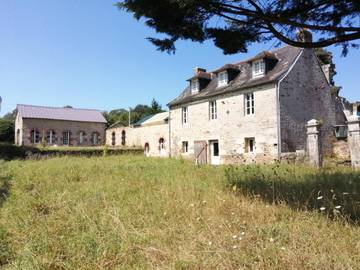 Gîte pour 5 personnes, avec terrasse à Plounévézel