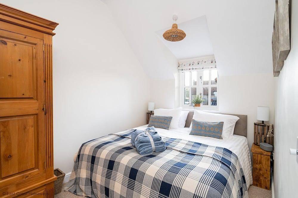 Stunning 2 bed holiday home by the sea with 5 person hot tub in Great Yarmouth, The Broads