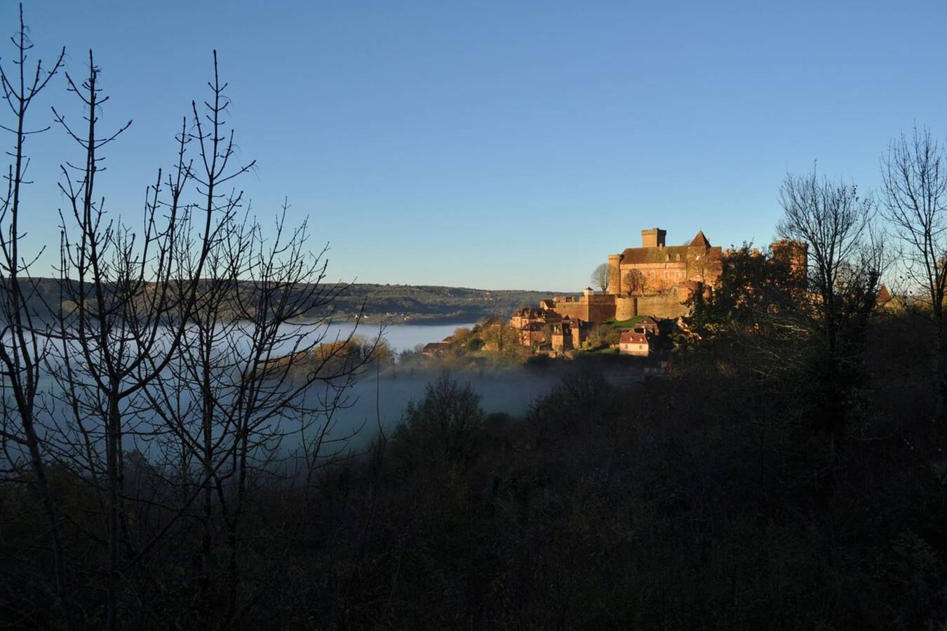Nuitée au pied du Château de Castelnau in Prudhomat, Lot
