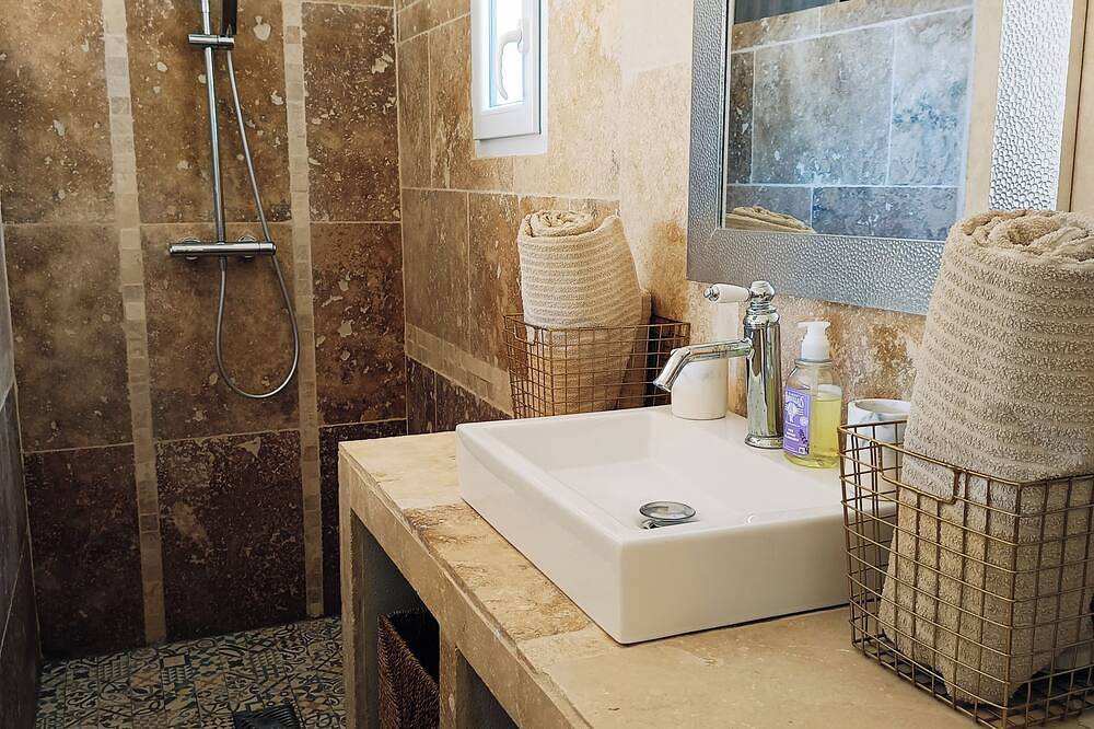 Nice air-conditioned villa with private pool in Noves, Region de Arles