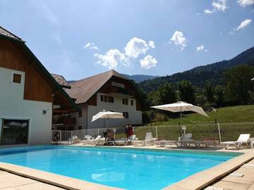 Gîte pour 2 personnes, avec sauna ainsi que terrasse et piscine à Giez