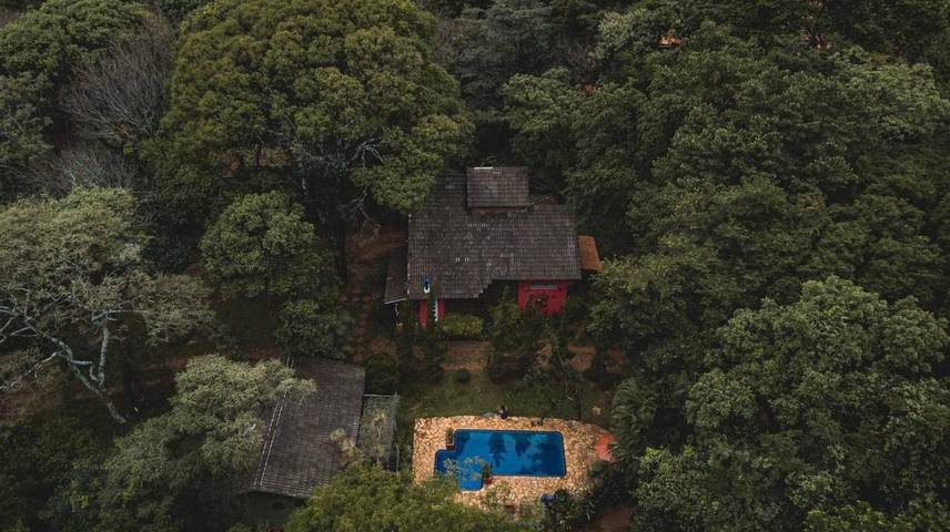Casas e apartamentos de temporada para 8 pessoas, com vista e piscina e ainda jardim em Brumadinho