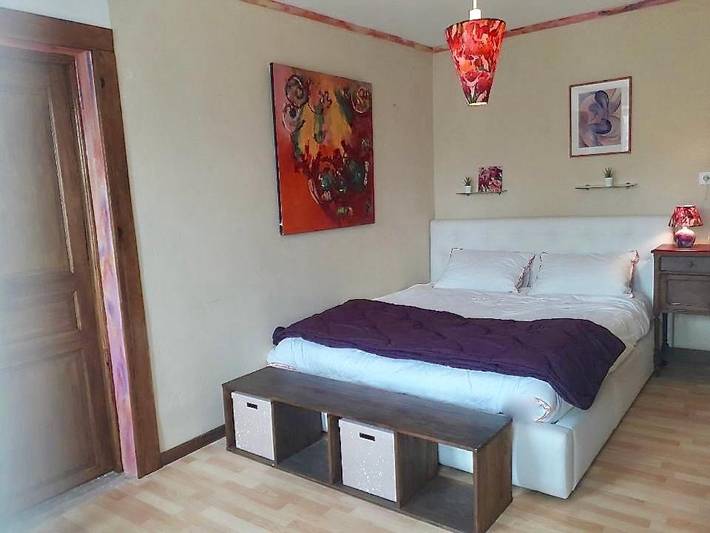 Gîte pour 2 personnes, avec terrasse ainsi que vue et jardin dans Bertrambois