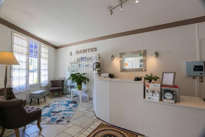 Hôtel pour 2 personnes, avec vue à Saintes - 3