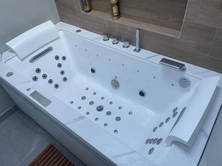 Gîte pour 4 personnes, avec terrasse et jacuzzi à Donzère - 2