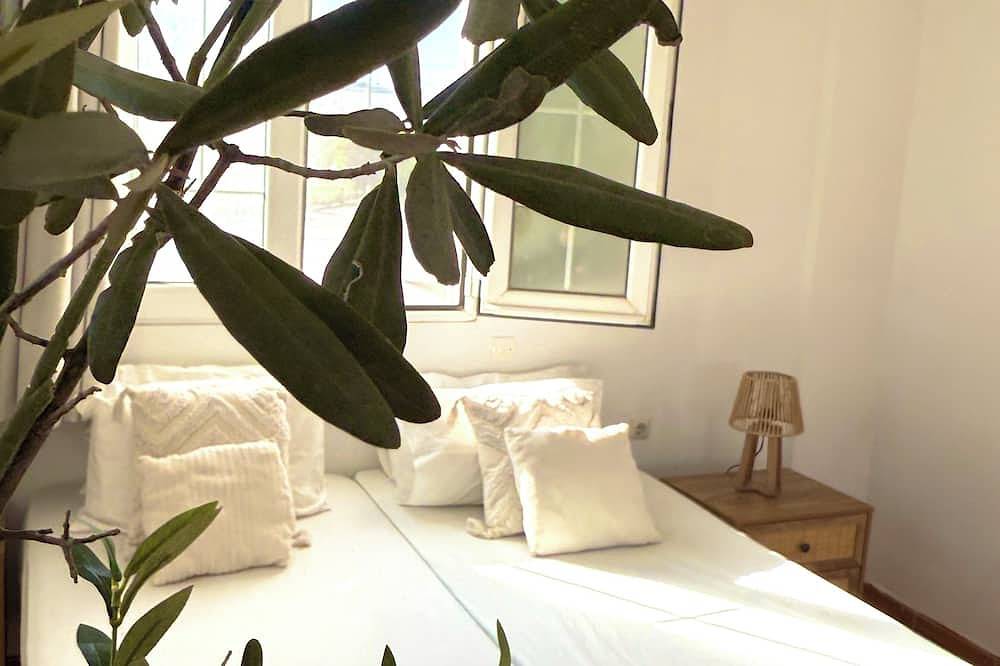 Familien-Villa mit privatem Pool-Parkplatz, erholsame Lage, 3km vom Strand in Archangelos, Kolympia