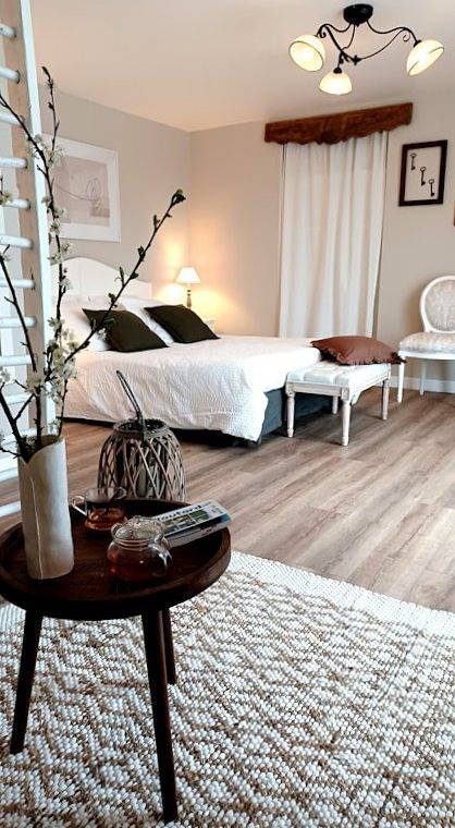 Chambre d’hôte pour 3 personnes, avec piscine et jardin dans l' Aveyron - 2