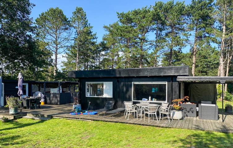 Ferienhaus für 6 Personen, mit Terrasse und Garten in Asnæs