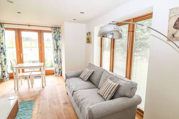 Cabin for 2 Guests in Cuckney, Nottinghamshire, Picture 4