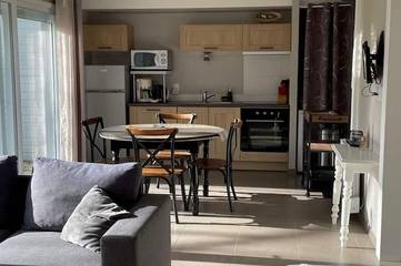 Gîte pour 4 personnes, avec terrasse et jardin à Le Tronchet