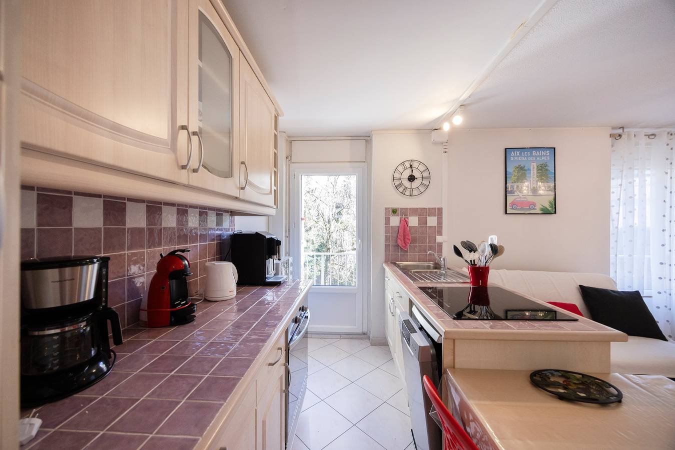Entire studio, Studio Montcalm with Shared Pool, Wi-Fi, and Parking in Aix-les-Bains, Chambéry region