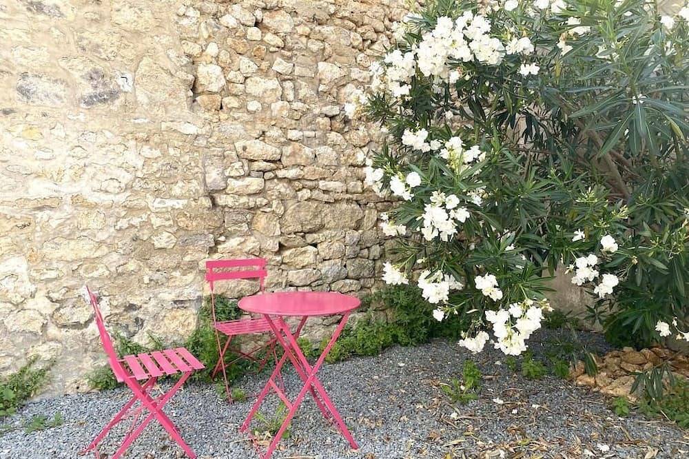 Entire apartment, Studio Fully renovated Standing Wifi Netflix Downtown location in Rochefort, Rochefort region