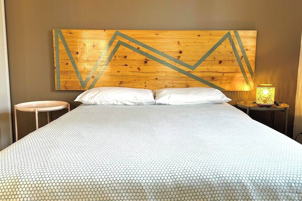 2 Storey House with garden, central Bergerac, spacious and bright. Parking privé in Bergerac, Périgord Pourpre