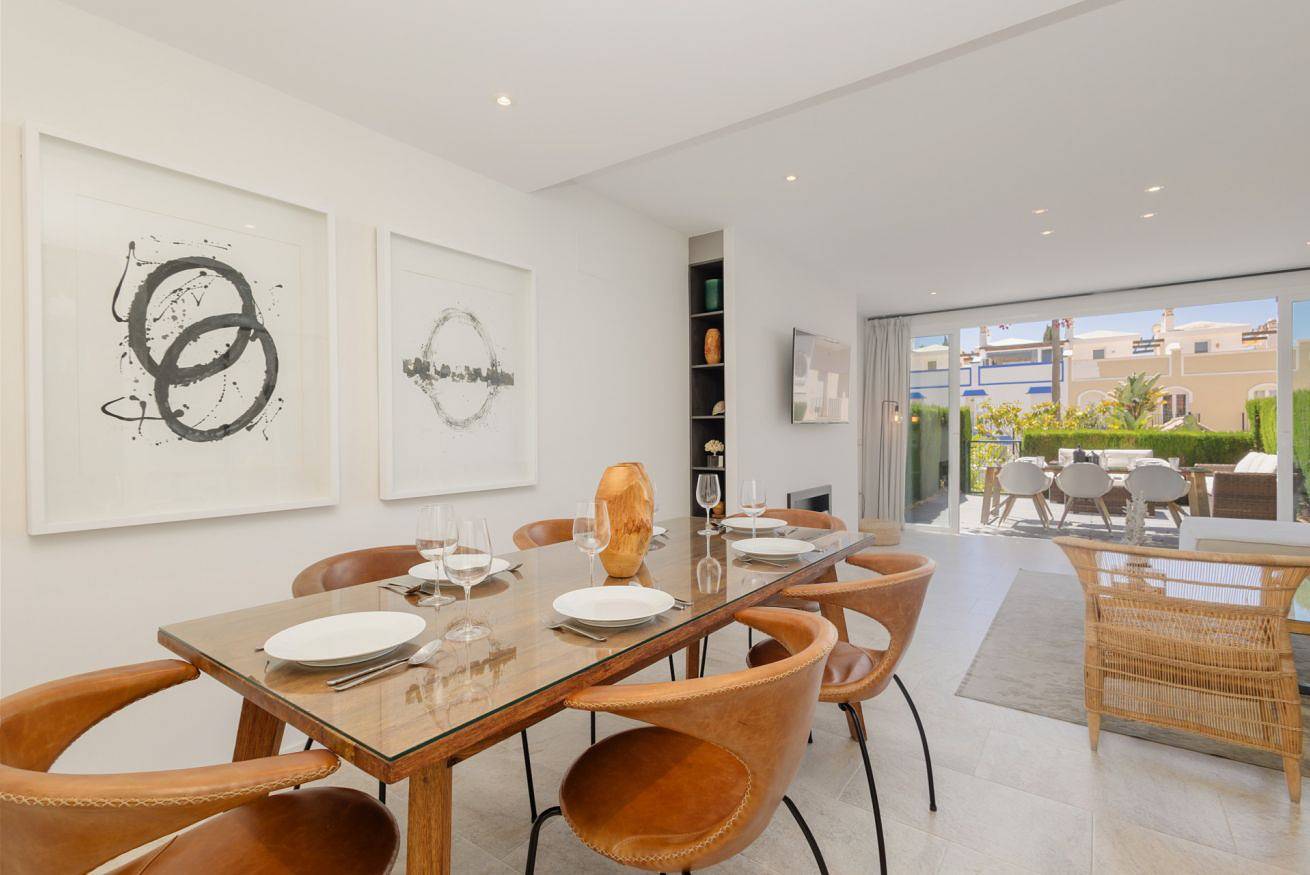 Entire apartment, New beachfront holiday home in  Bahia de Marbella in Las Chapas, Marbella