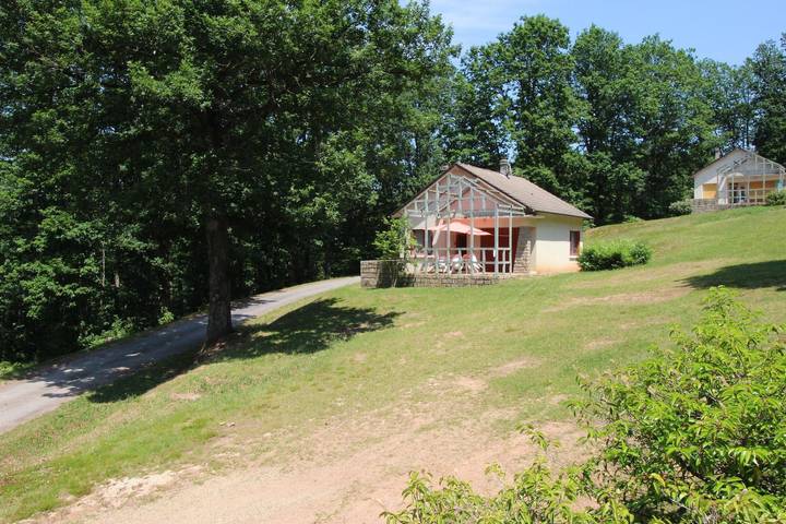Gîte pour 4 personnes, avec jardin à Bujaleuf