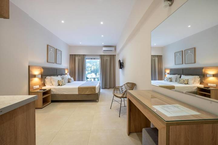 Appart’hôtel pour 2 personnes, avec Balcon et Terrasse ainsi que Jardin et Vue