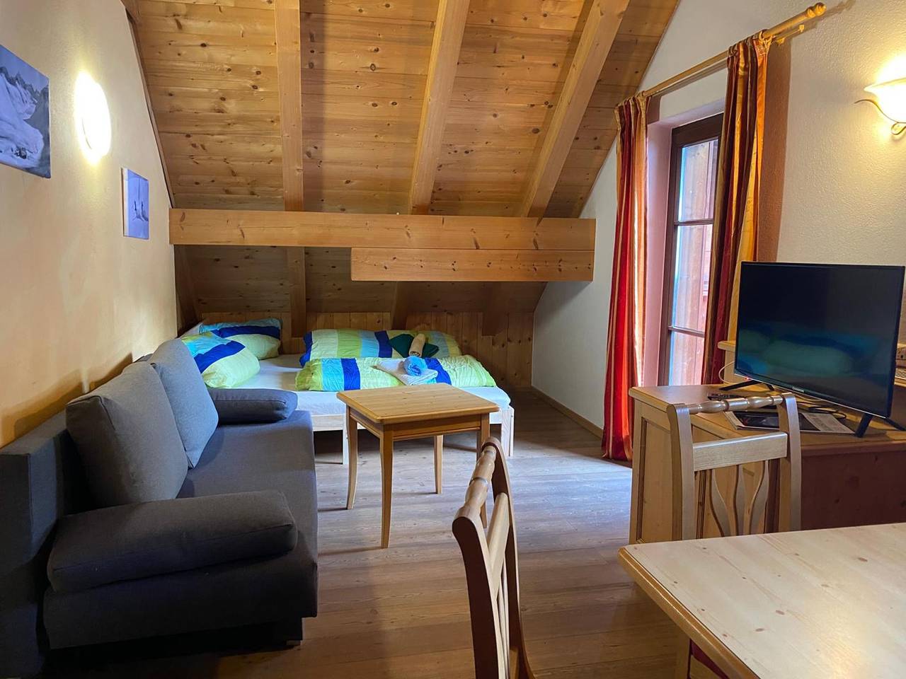 Ganze Wohnung, Gemütliche Ferienwohnung nahe Skibus nach Sölden in Huben, Längenfeld