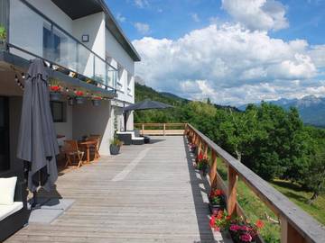 Gîte pour 2 personnes, avec terrasse ainsi que vue sur le lac et vue à La Bâtie-Neuve