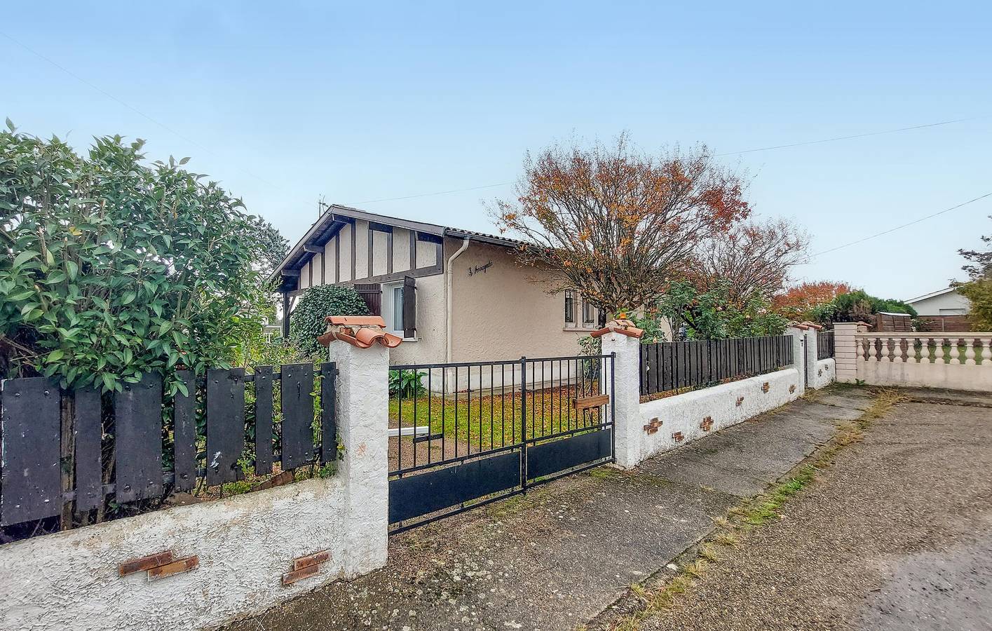 Garden Oasis with Pool and WiFi in Campagne (Landes), Landes