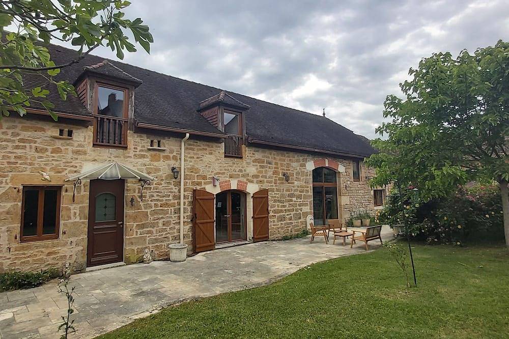Demeure Lotoise de charme avec piscine in Strenquels, Lot