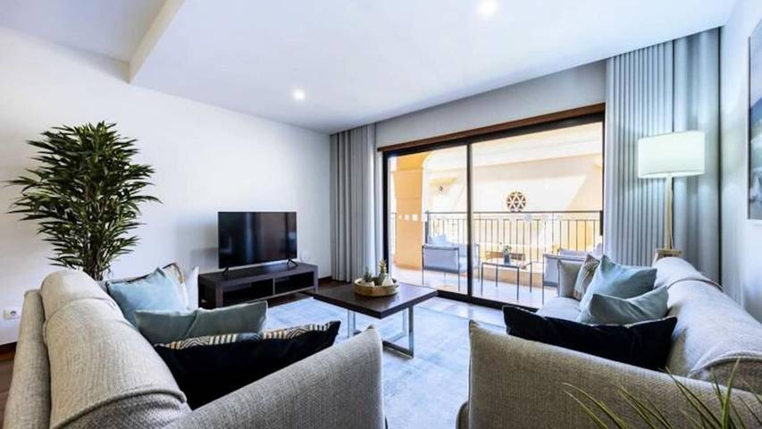 Holiday apartment for 5 people, with balcony and pool in Praia da Luz