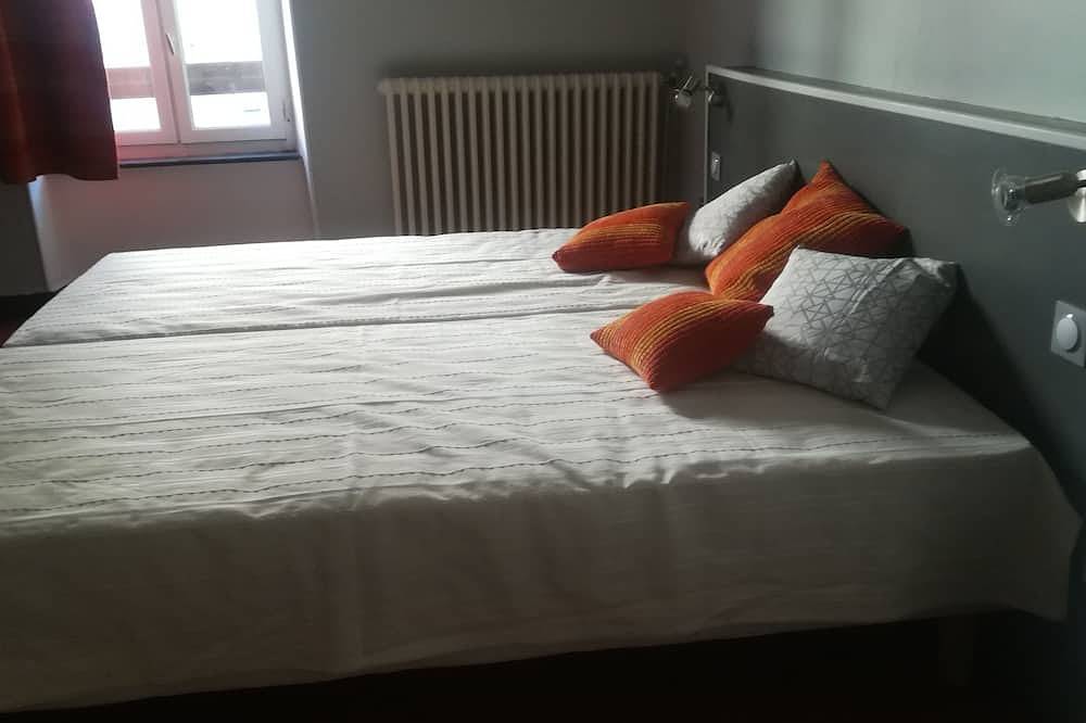 Appartement entier, 18 kms de la Cité de Carcassonne, gîte dans une maison de maître wifi spa  patio in Laure-Minervois, Région de Carcassonne
