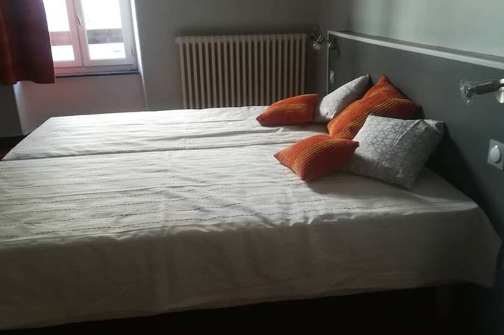Appartement entier, 18 kms de la Cité de Carcassonne, gîte dans une maison de maître wifi spa  patio in Laure-Minervois, Région de Carcassonne