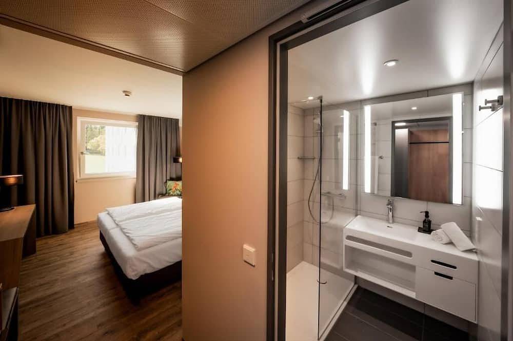 Relax in a Stylish Room | Onsite Paid Parking | Near Porsche Museum - 2 miles in Korntal-Münchingen, Circondario di Ludwigsburg