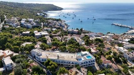 Hôtel pour 2 personnes, avec piscine et jardin dans Égine