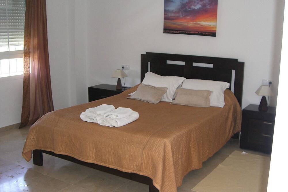 Luxury villa with private pool overlooking golf course, close to beach in Playa Nueva Umbría, El Portil