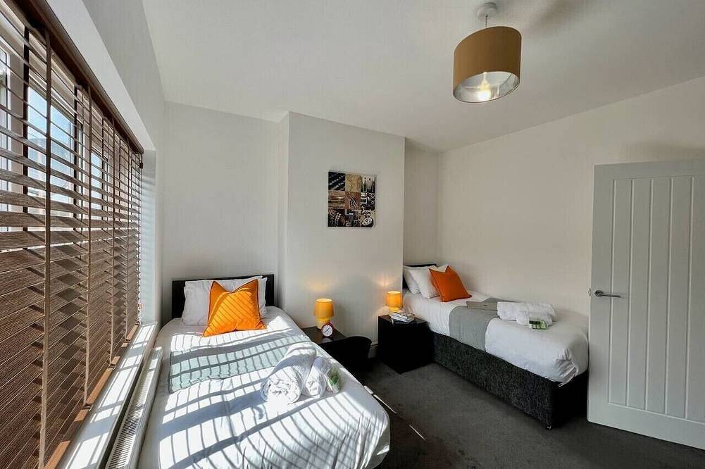 Johnson House - Contractors, Families, Holidays in Cleethorpes, Grimsby and Cleethorpes