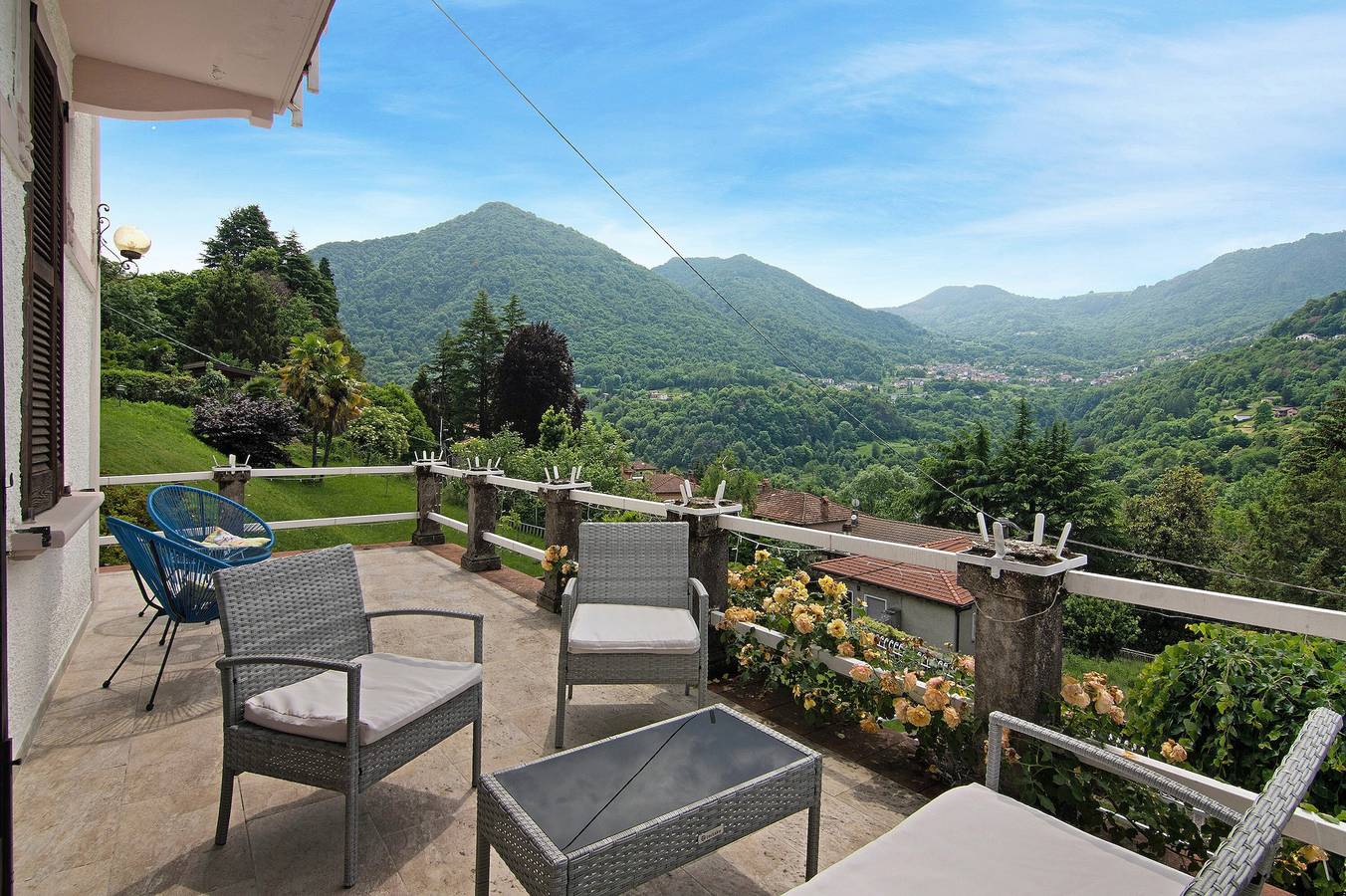 Villa „Luxury Oleandra“ mit privatem Pool, großem Garten und Grill in Dizzasco, Gemeinde Dizzasco