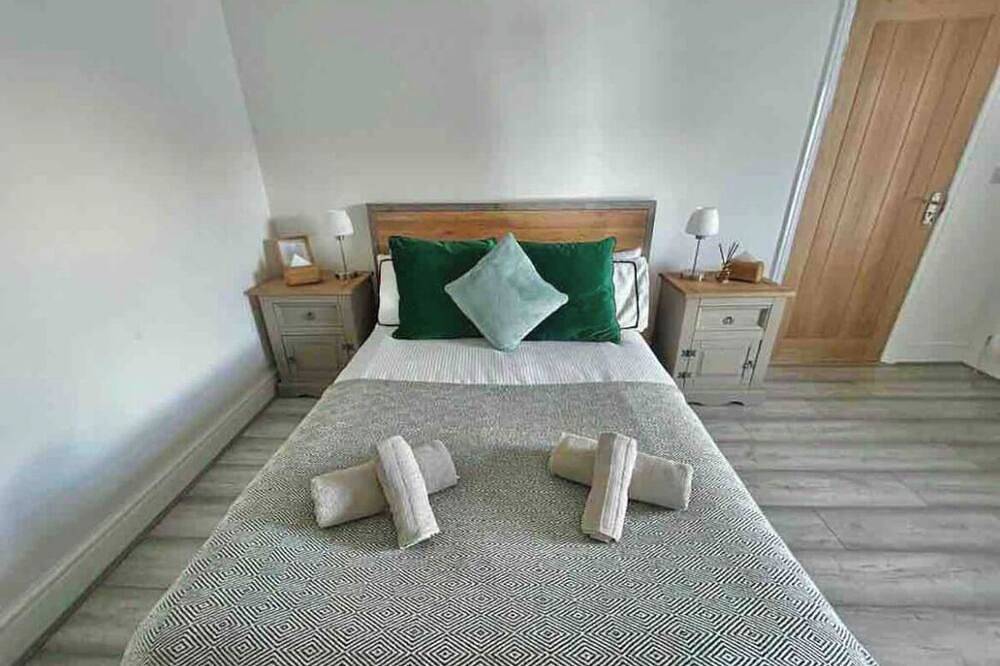 Spacious & Modern 4 Bedroom Holiday Home Gwynedd in Bangor, Snowdonia