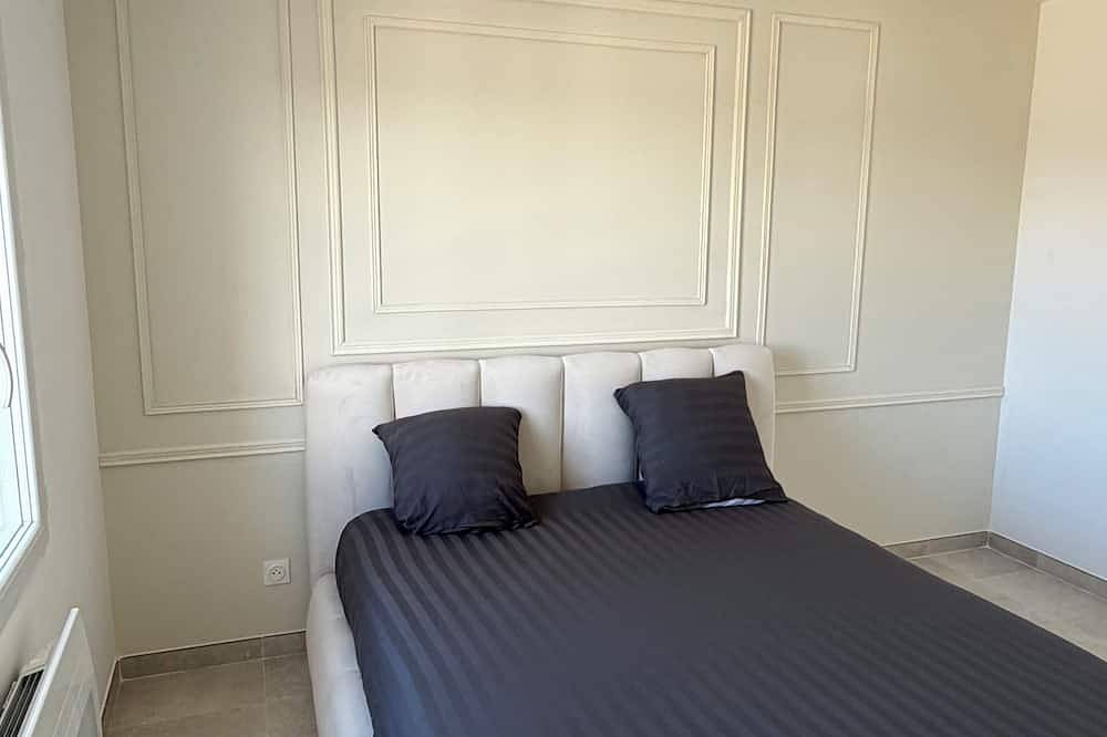 Appartement entier, Charmante maison à 20 min des plages in Rocbaron, Côte méditerranéenne (France)