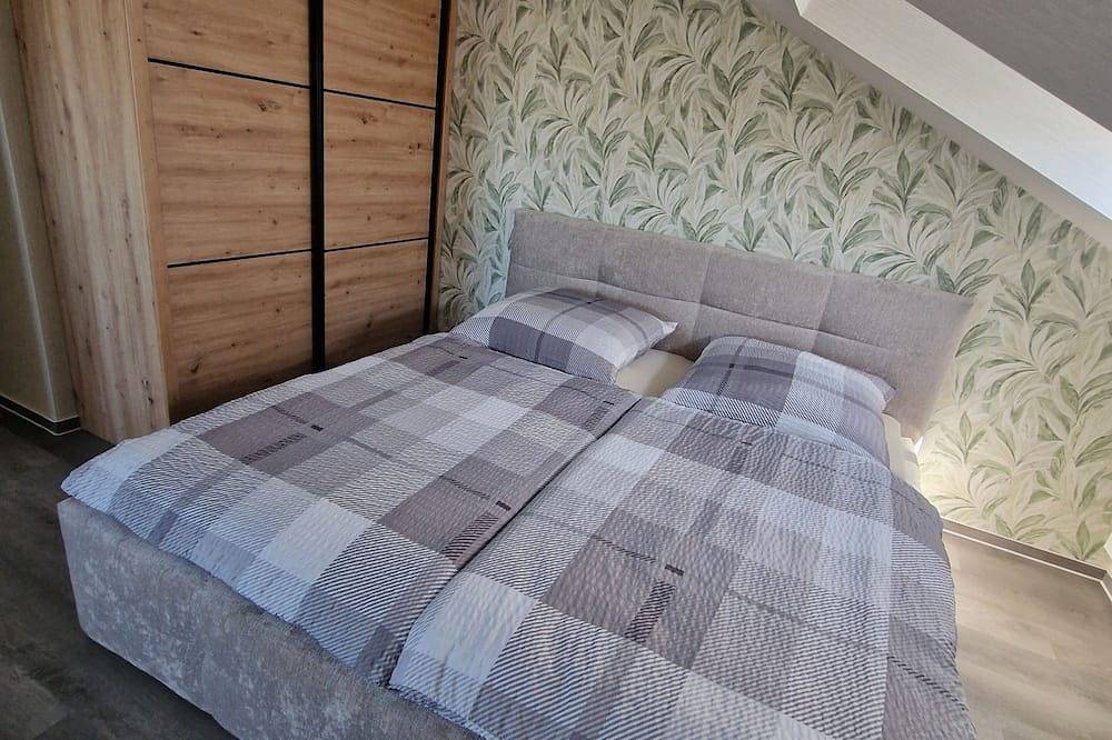 Ganze Wohnung, Gemütliches Appartment, Oase mit großer Küche, Bad, E-Kamin + frei Parken (Nr.4) in Euskirchen, Rheinland