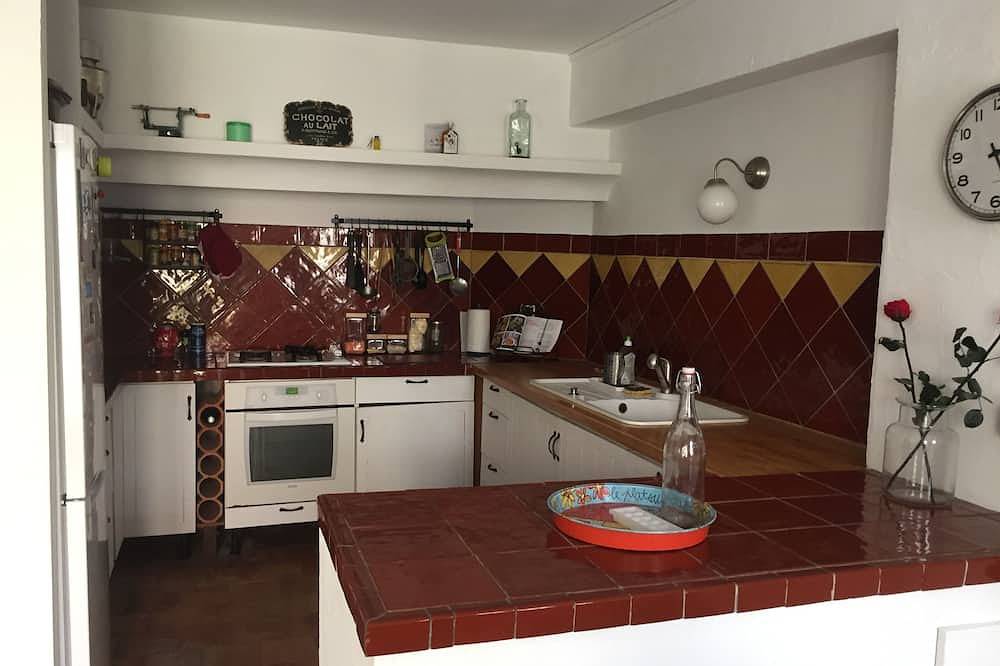Charming village house, quiet location! in Puget-Ville, Toulon region