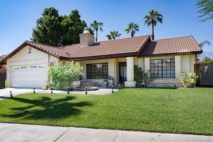 Vacation rental for 6 people, with terrace and yard, with pets in Cathedral City