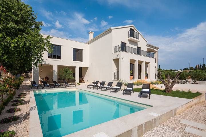 Villa pour 10 personnes, avec sauna et terrasse ainsi que jardin et piscine à Biograd na Moru
