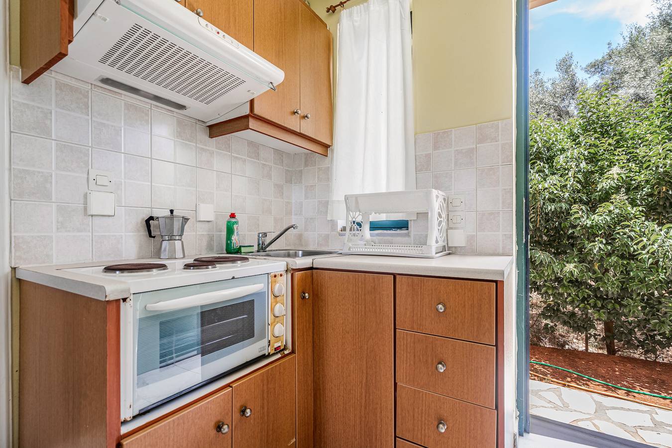 Entire studio, Holiday Apartment "Ionian Breeze Studio 3" with Terraces & Wi-Fi in Frini, Lefkada City