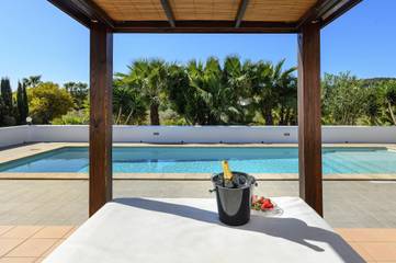 Villa for 6 People in Santa Eulària des Riu, East Ibiza, Photo 3