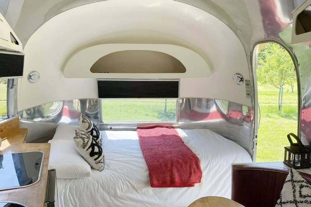 Silverbird Glamping Airstream Caravan and private deck in Sibbertoft, Northamptonshire