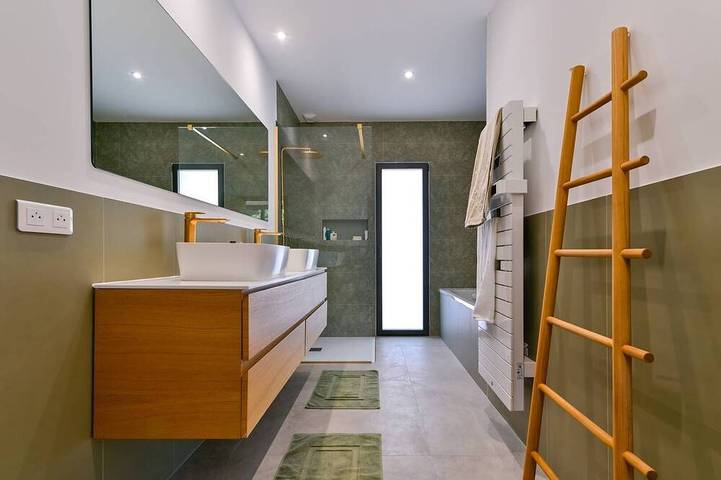 Villa Ariana- Beachfront with pool and 4 bedrooms in Isolella, Pietrosella