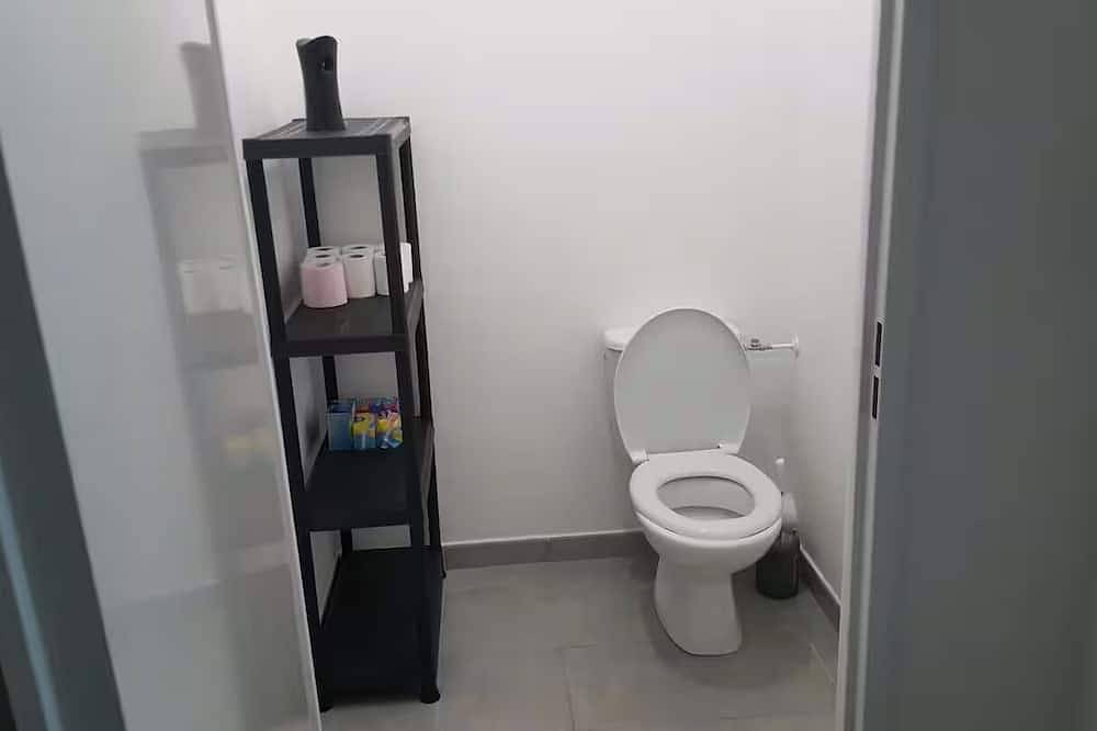 Apartamento entero, Room in a shared apartment in Tremblay-en-France, Sena-Saint Denis