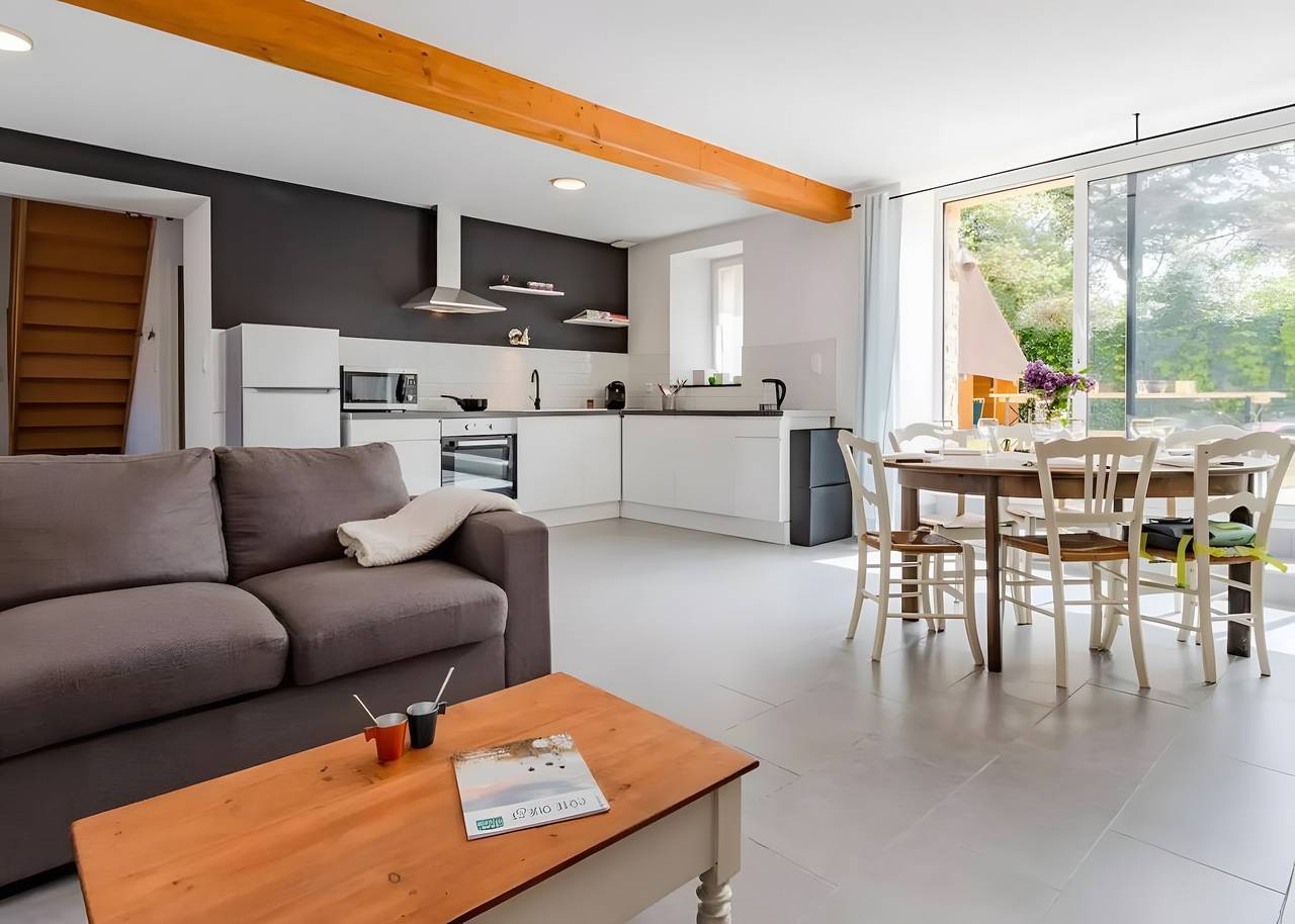 Holiday Home 'Chez Manie Et Mablot' with Private Terrace, Private Garden and Wi-Fi in Créances, Coutances