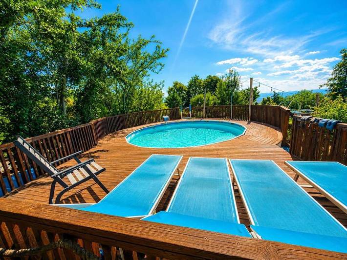 Villa für 8 Personen, mit Balkon und Terrasse sowie Garten und Kinderpool in Kosovo