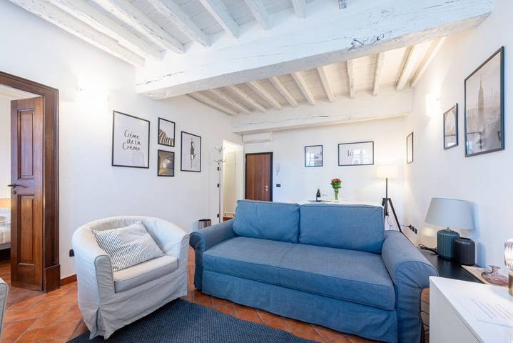 Entire apartment, Guesthost - Piazza San Bartolomeo Bright&Comfy Apt x4 in Parma, Parma Province
