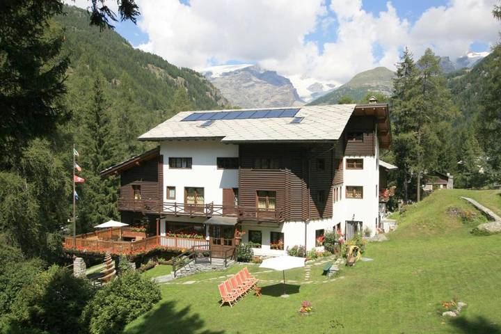 Hôtel pour 2 personnes, avec Terrasse ainsi que Jacuzzi et Jardin à Champoluc
