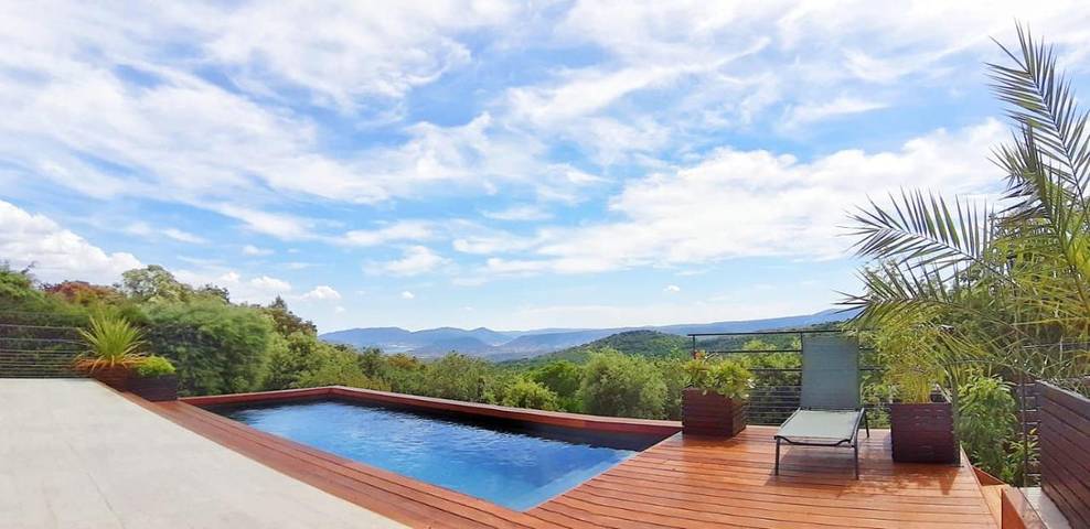 Location de vacances pour 6 personnes, avec Jacuzzi et Terrasse ainsi que Jardin et Piscine à Soumont